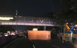 Lima Kendaraan Dievakuasi, Kemacetan di Tol Sidoarjo Mulai Mencair