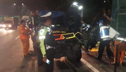 Mobil Pikap Tabrak Truk Gandeng di Tol Sidoarjo, Seorang Tewas
