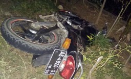Truk 'Hajar' Motor di Ponorogo, Seorang Biker Kritis