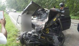 Mobil Pikap Hantam Truk Tronton di Gresik, Satu Orang Dikabarkan Tewas