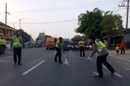Motor Tersambar Truk di Pasuruan, Wanita asal Surabaya Meninggal