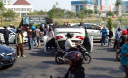 Tabrak Dua Mobil di Surabaya, Mitsubishi Outlander Terbalik