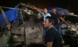 Dua Truk Tabrakan Frontal di Pasuruan, Satu Sopir Terjepit di Kabin