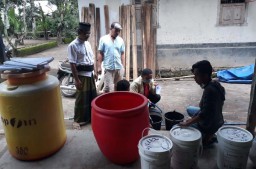 Laskar Sasak NTB Bagikan Cairan Disinfektan ke Sejumlah Desa di Lombok