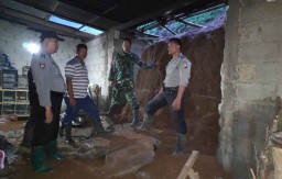 Tanah Longsor Timpa Tiga Rumah di Ponorogo