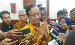 Imam Nahrawi Tersangka KPK, Mahfud MD: Mudah-mudahan Kuat dan Bersabar