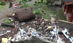 Pendopo Pintu Masuk Air Terjun Madakaripura Rusak Akibat Longsor