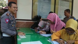 Lulus Ujian Praktik, 10 Mahasiswa Papua di Mojokerto Dapat SIM Gratis