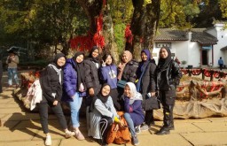 Menunggu Kedatangan 10 Mahasiswa Unesa yang Dijemput dari Wuhan, China