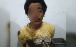 Maling ini Babak Belur Dihajar Warga saat Santai Dorong Motor Curian