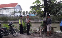 Maling Motor di Surabaya Nyemplung ke Sungai saat Dikejar Warga
