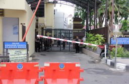 Polisi di Surabaya Minta WargaTetap Tenang Pascaledakan Bom Medan