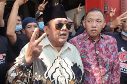 Eks Pendukung Sebut Risma Arogan dan Pemecah Belah PDIP Surabaya