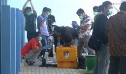 Penghuni Kos Tewas Membusuk, Polisi Sita KTP Palsu