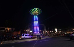 Jalan HOS Cokroaminoto Ponorogo Ditutup Imbas Kerumunan di Menara Merak