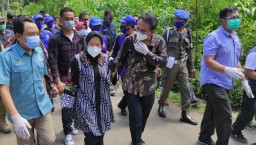 Blusukan Mensos Tri Rismaharini di Jakarta Disorot Akademisi