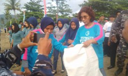 Di Trenggalek, Menteri Susi Juga Ajak Bersihkan Sampah Pantai Prigi 