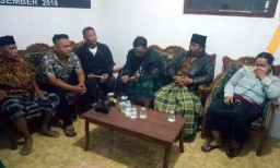 Diduga Mesum dengan Bidan, Oknum Polisi Digerebek Warga di Pasuruan