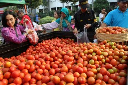 Begini Cara Pemkot Sejahterakan Para Petani Surabaya 