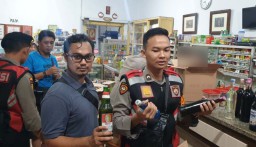 Ratusan Botol Miras Disita dari Sebuah Toko di Situbondo