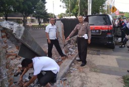 Ini Pemicu Mobil Honda MPV Tabrak Pagar Kantor Bulog di Surabaya