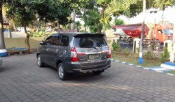 Panjat Lantai 2 Rumah Korban, Komplotan Pencuri Gasak Mobil Innova