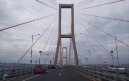 Foto: Jembatan Suramadu Jadi Tempat Wisata Dadakan