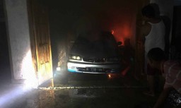 Gara-gara Kembang Api, Mobil Sedan di Magetan Hangus Terbakar