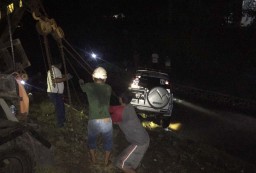 Mobil Rombongan Pelayat Tergelincir ke Sungai di Banyuwangi