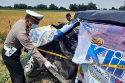 Mobil Ringsek Tersambar Kereta Api di Sidoarjo, Pengemudi Tewas
