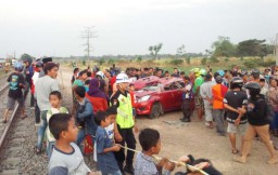Mobil Tertabrak Kereta Api di Jombang, Korban Tewas Jadi Empat Orang