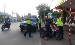 Cegah Pemudik Masuk Mojokerto, Polisi Sekat Kendaraan di 5 Perbatasan