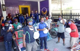 NasDem Surabaya Bagikan 1000 Sembako untuk Warga Terdampak Covid-19