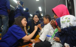 Artis Caleg NasDem Berbagi Keceriaan Bersama Anak Yatim di Surabaya