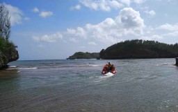 Hilang Digulung Ombak, Nelayan di Pacitan Ditemukan Tewas