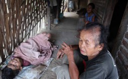 Cerita Perjuangan Mbah Miratun Merawat Tiga Saudaranya yang Sakit
