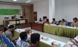 Blak-blakan Ningsih Tinampi Soal Ilmunya di Kantor Kejaksaan Pasuruan