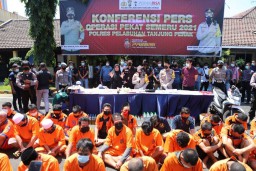 Lima Preman Pemalak Para Sopir Truk di Surabaya Diringkus