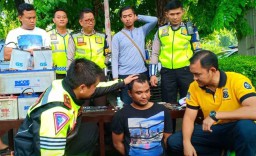 Kejar Pelaku Pencurian Aki Truk, Dua Mobil PJR Polda Jatim Ditabrak
