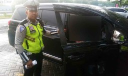 Pengemudi Innova Meninggal di Dalam Mobil di Rest Area Tol Waru
