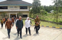 Atasi Limbah B3 di Jatim, Khofifah Minta PPLI Lamongan Terealisasi