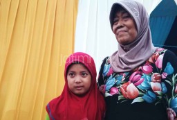 Anak Yatim Ini Dapat Hadiah Umrah dari Tambang Emas di Banyuwangi