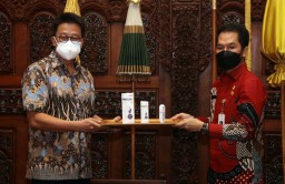 PT AMA Juga Donasikan 1000 Botol PRO EM-1 ke Kudus untuk Tangani Covid-19