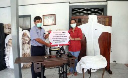 PT INKA Bantu Alat Produksi untuk UMKM Terdampak Covid-19 di Madiun