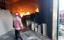 Pabrik Pembuatan Egg Tray di Blitar Ludes Terbakar
