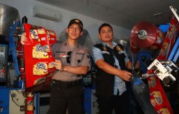 Polisi Bongkar Peredaran Makanan Ringan Tanpa Izin Beromzet Miliaran