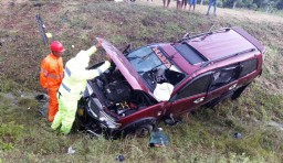 Pecah Ban, Mitsubishi Pajero Terguling di Tol Ngawi