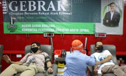 Machfud Arifin dan Relawan Donor Darah Bantu Stok PMI Surabaya
