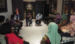 Saat Machfud Arifin Menerima Keluhan Para Guru TK di Surabaya