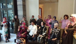 Ibu-ibu Sosialita dan Pengajian: Machfud Arifin Peduli Wong Cilik